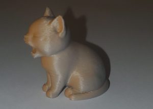 Thème "animal" potit chat assis.